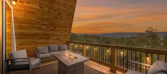 Cottonwood Crest| A-Frame on Bluff + Dog friendly!