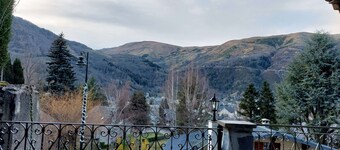 Traditional chalet dating from the 70s, fully renovated, sleeps up to 15 people