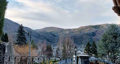 Traditional chalet dating from the 70s, fully renovated, sleeps up to 15 people