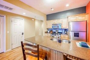 Réfrigérateur, micro-ondes, lave-vaisselle, grille-pain