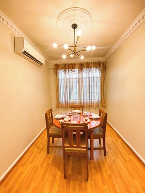 Condo, 2 Bedrooms | Dining room