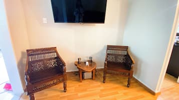 Condo, 2 Bedrooms | Living area