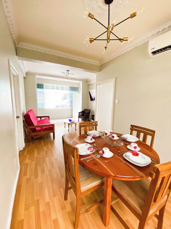 Mjs On The Savannah- Spacious 2-bed Directly Across From The Savannah - Puerto España