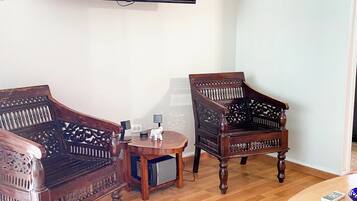 Condo, 2 Bedrooms | Living room