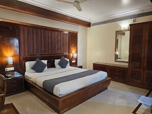 Executive Single Room | Free WiFi - Vibe Vacation Hotels (Visakhapatnam)