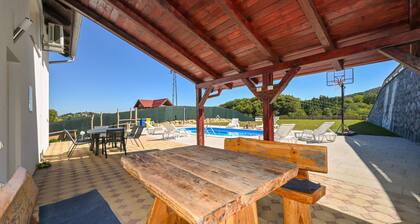 Pet friendly home in Ivanec with WiFi