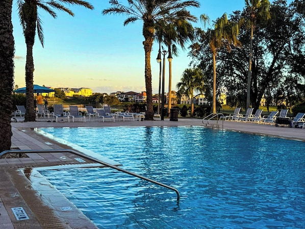 Piscina externa, piscina aquecida