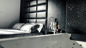 2 chambres, coffres-forts dans les chambres, fer et planche Ă repasser