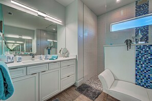 Shower, hair dryer, towels