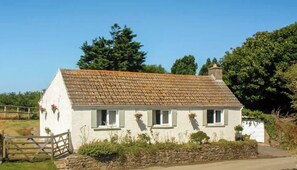 Exterior - An idyllic Countryside Cottage Stay, near the Sea (Nolton Haven)