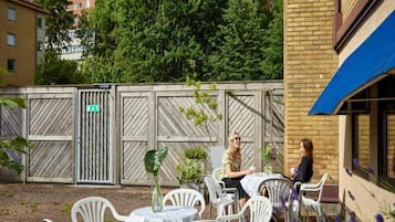 House | Outdoor dining
