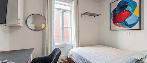 Caja de seguridad en la habitación y escritorio