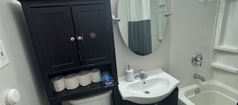 Cozy 3-Bedroom private home with pool table and gym