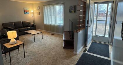 Cozy 3-Bedroom private home with pool table and gym