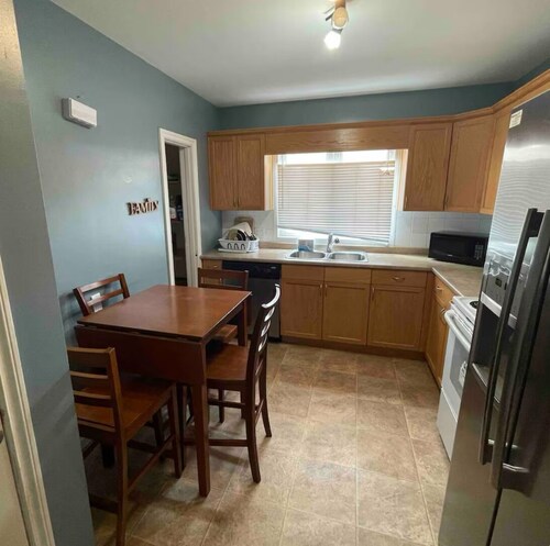 Cozy 3-Bedroom private home with pool table and gym