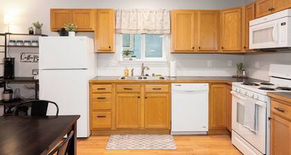 Charming 2-bedroom house in Spokane with WiFi and AC