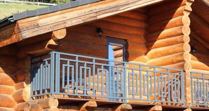 Authentic log house near top ski resort