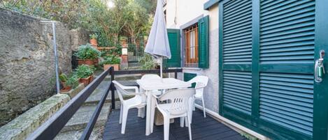 屋外ダイニングエリア