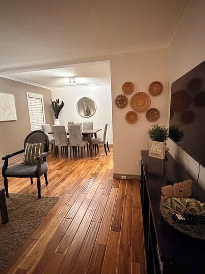 4 Bedroom Bungalow In Lakeview Mississauga With 2 Parkings