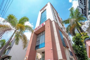 Property entrance -  Hotel KK By Spree Rajkot (Rajkot)