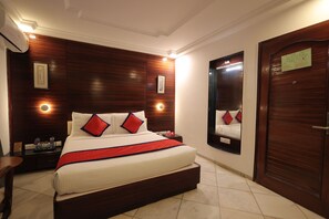 1 bedroom, premium bedding, minibar, desk