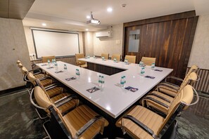 Business center - Hotel KK By Spree Rajkot (Rajkot)