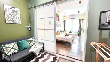 2 bedrooms, iron/ironing board, free WiFi
