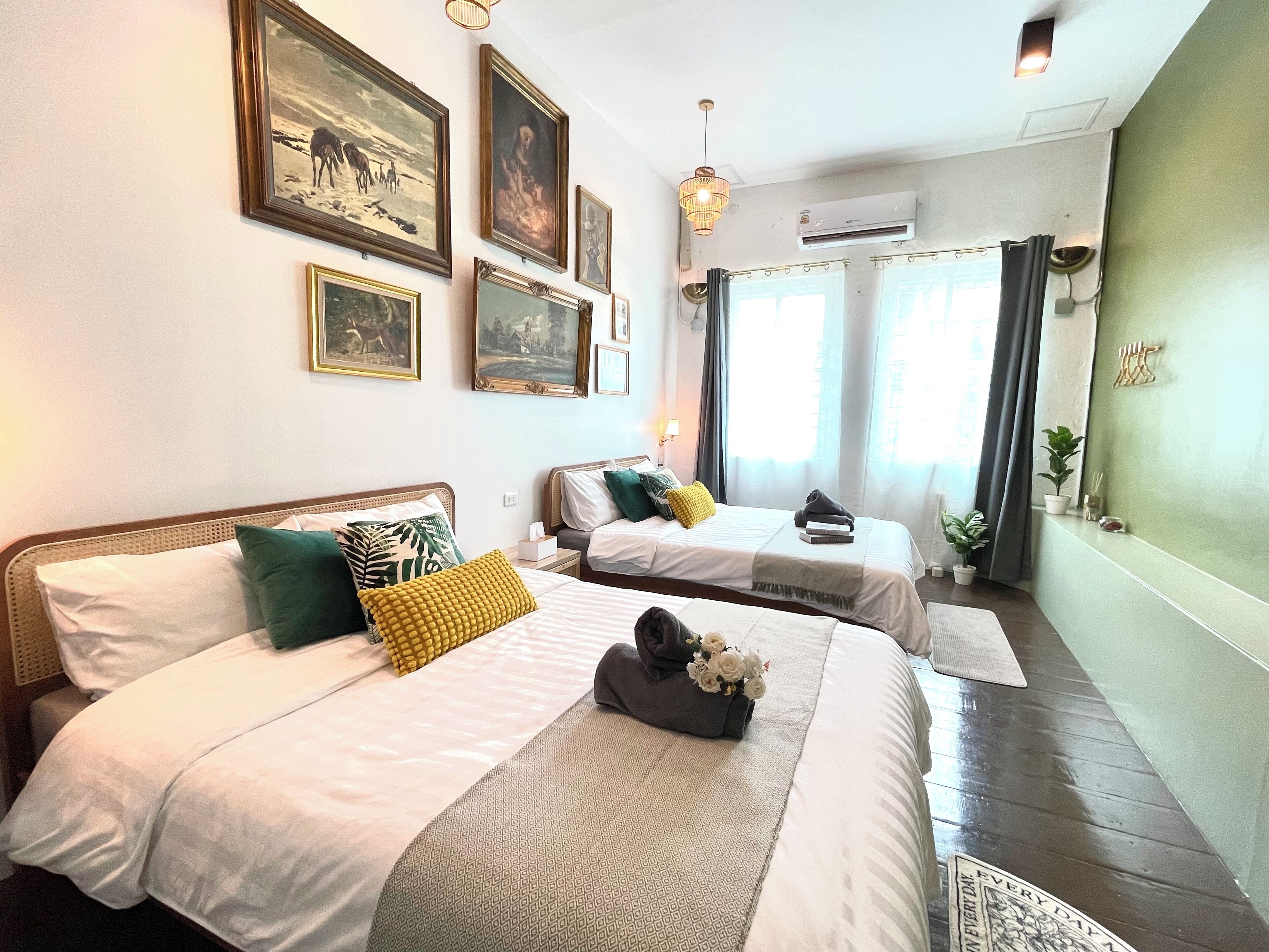 2 bedrooms, iron/ironing board, free WiFi