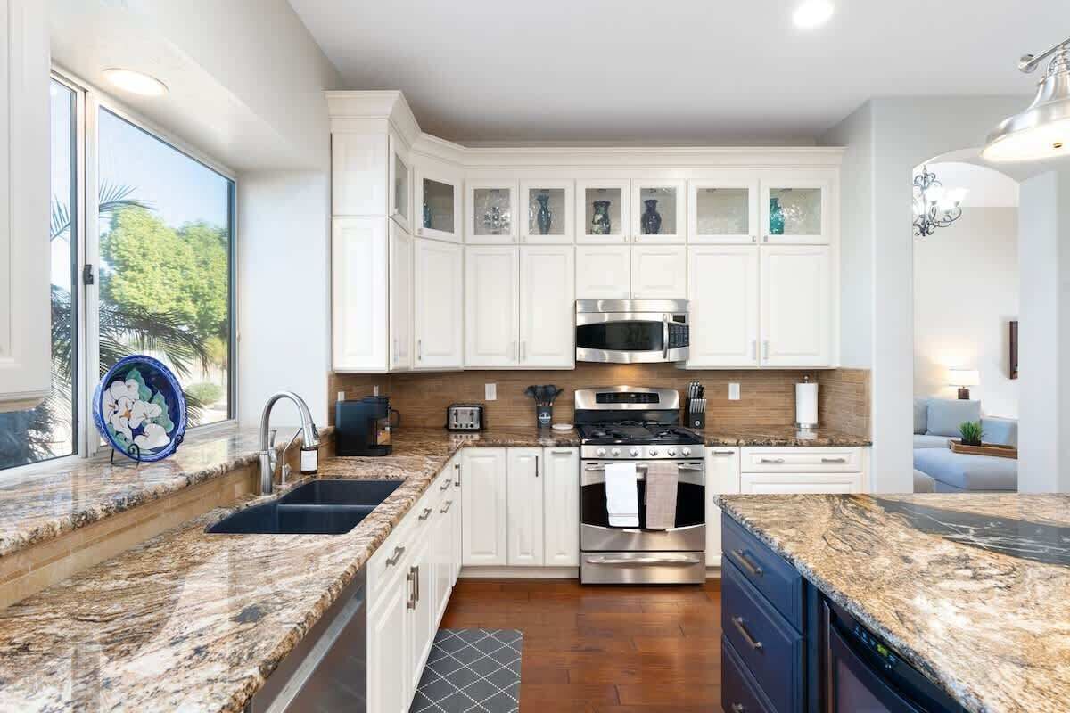 冰箱、微波炉、烤箱、炉灶