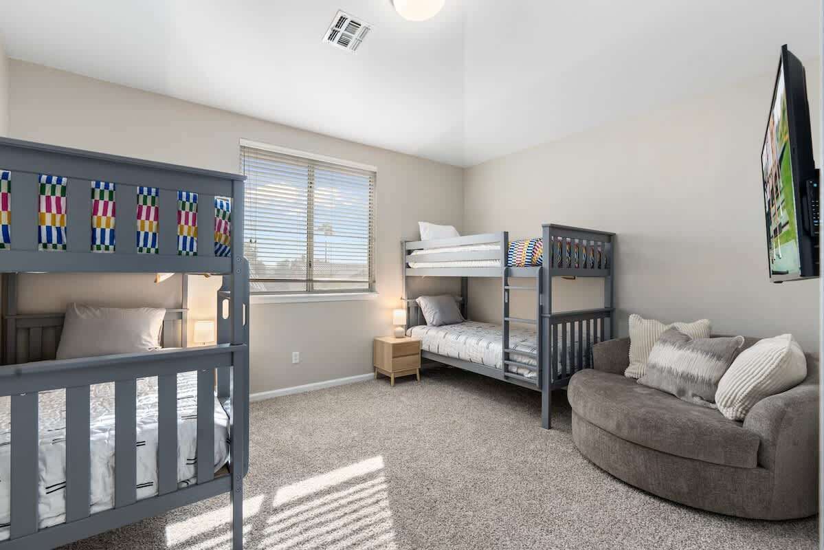 5 makuuhuonetta, silitysrauta/-lauta, vauvan matkasänky, ilmainen Wi-Fi