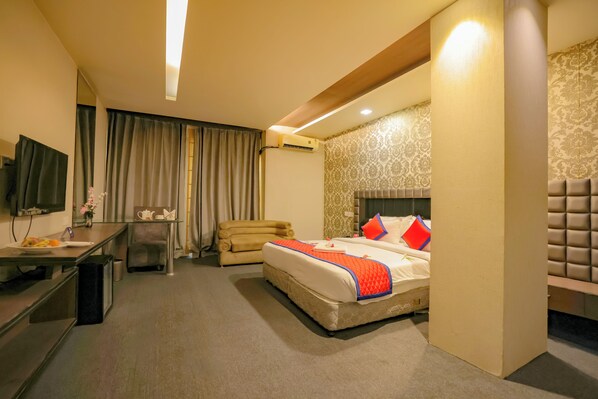 Premium Room | 1 bedroom, blackout drapes, iron/ironing board, free WiFi