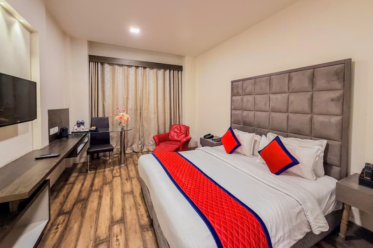 Standard Room | Desk, blackout drapes, iron/ironing board (on request), WiFi (free)