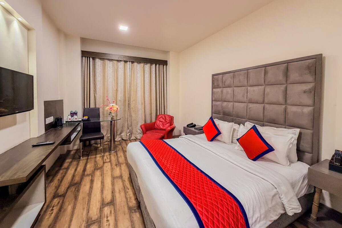 Standard Room | Blackout drapes, iron/ironing board, free WiFi