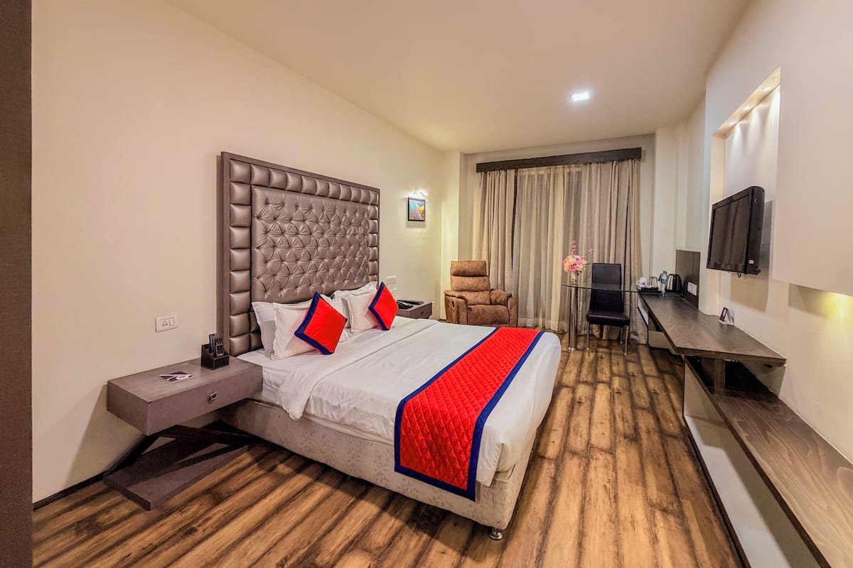 Superior Room | Desk, blackout drapes, iron/ironing board (on request), WiFi (free)
