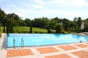 Pool - Villa in Montecarlo with 2 bedrooms sleeps 5 (Montecarlo)