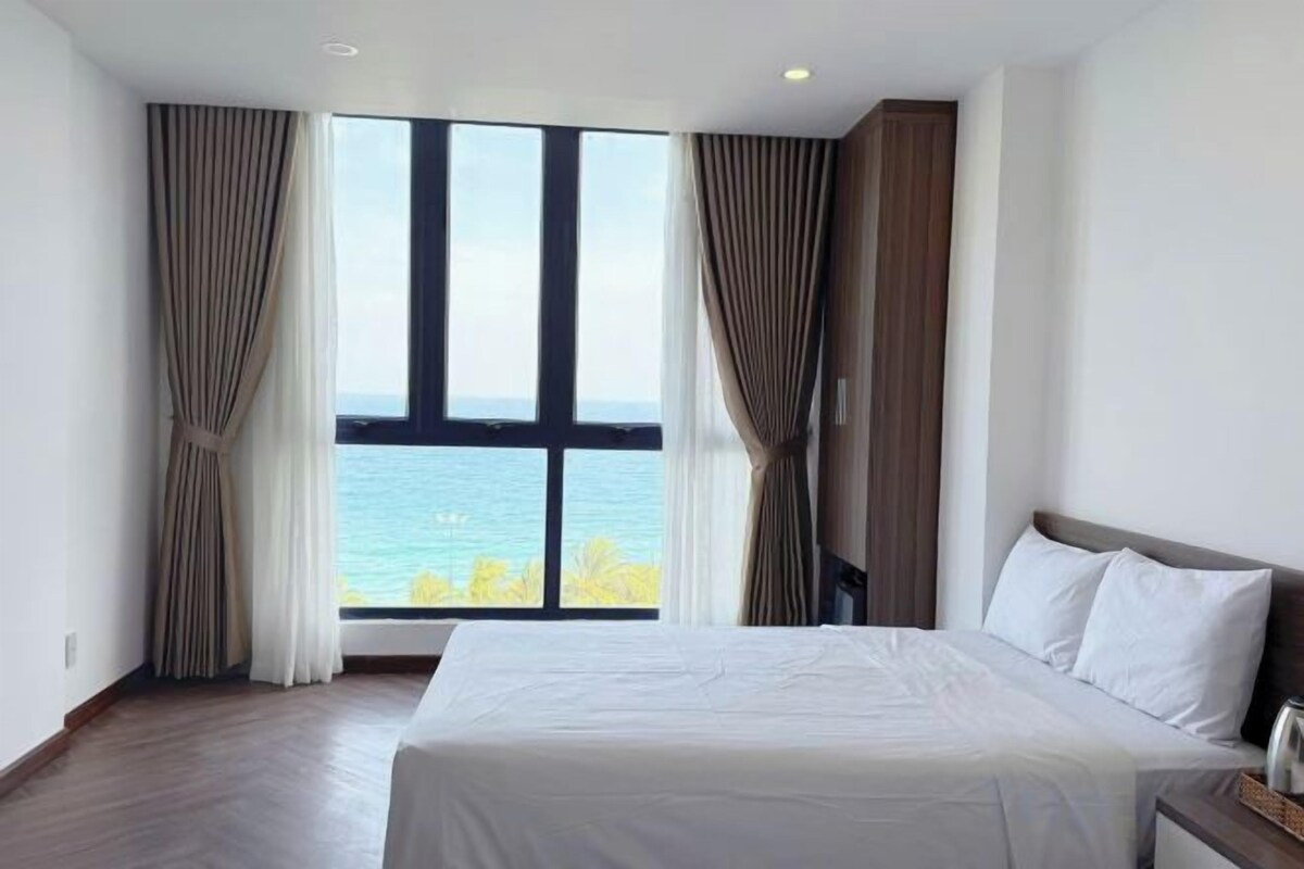 In-room safe, blackout drapes, soundproofing, WiFi (free)