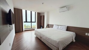Deluxe Double Room | Living area | 32-inch TV with cable channels - Aqua Hotel & Spa (Nha Trang)