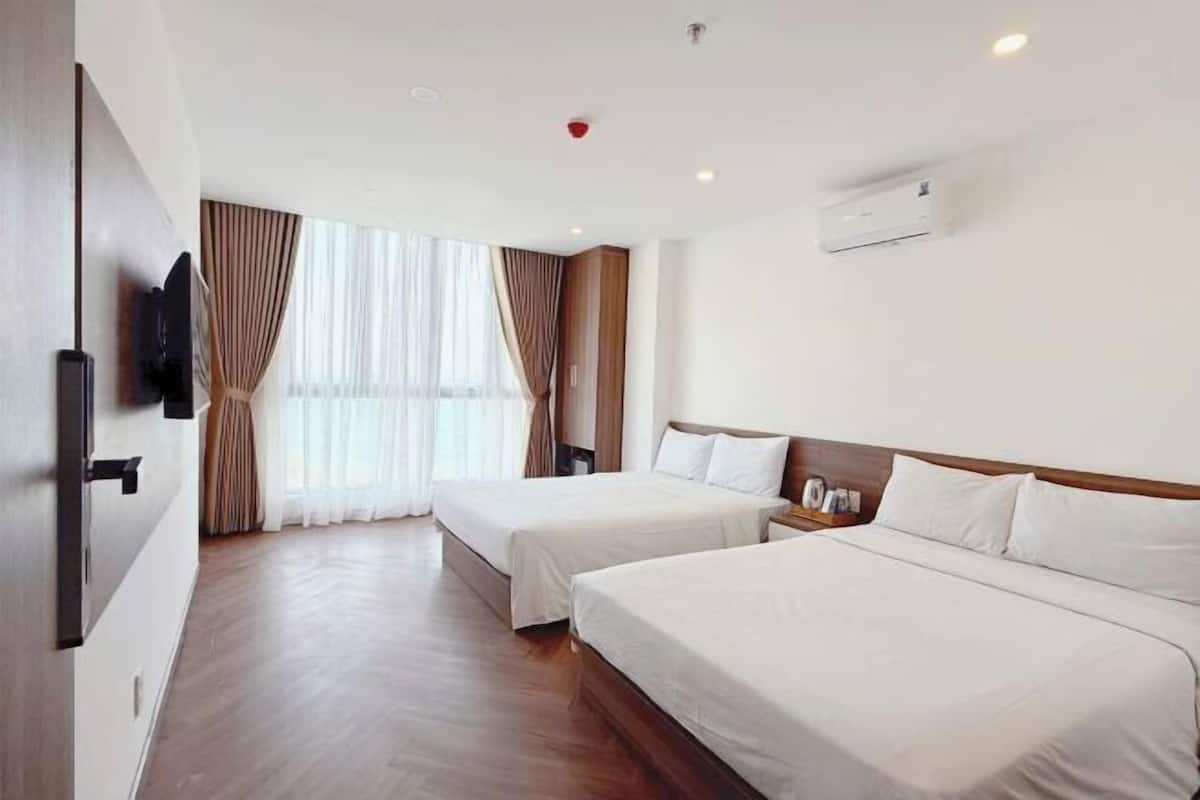 Safe på rommet, blendingsgardiner, lydisolert og wi-fi (inkludert)