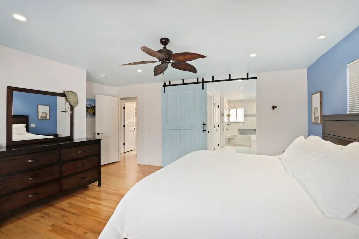 3 camere, una scrivania, ferro/asse da stiro, Wi-Fi