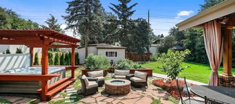 Hot Tub, Firepit, Backyard Oasis- Pet Friendly!