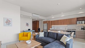 A modern apartment with a living room, dining area, and kitchen. - Maralma 903: Panoramic Views and Rooftop Pool (Bucerías)