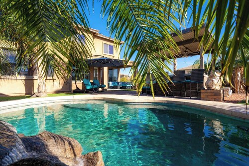 Relaxing Home with Pool, BBQ & Game Room in Surprise