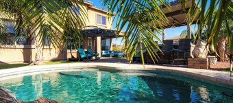 Relaxing Home with Pool, BBQ & Game Room in Surprise