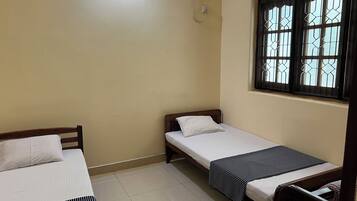 2 bedrooms, desk, iron/ironing board, WiFi