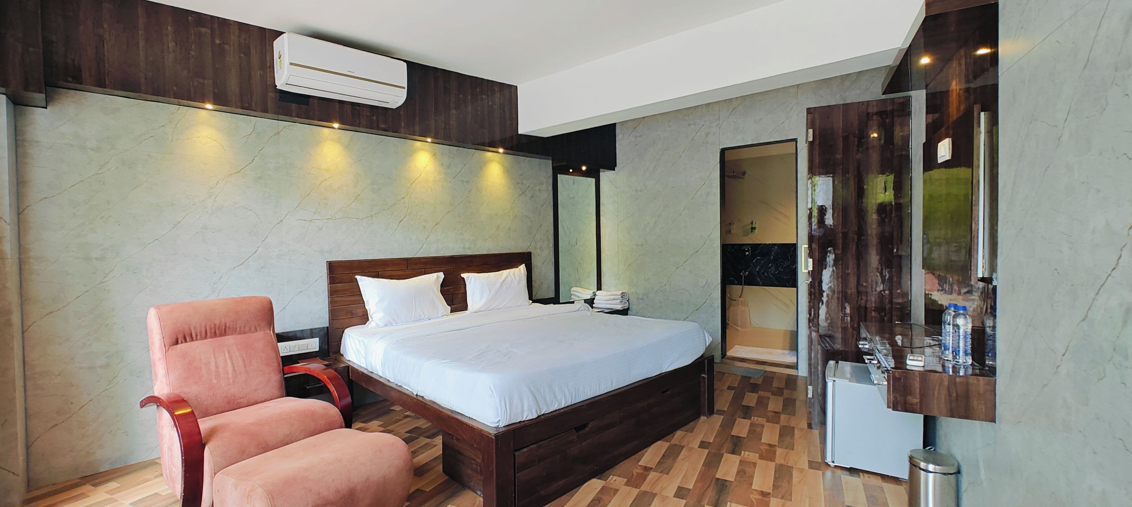 Deluxe kamer, 1 kingsize bed, terras, uitzicht op tuin | Lakens van Egyptisch katoen, luxe beddengoed, donsdekens