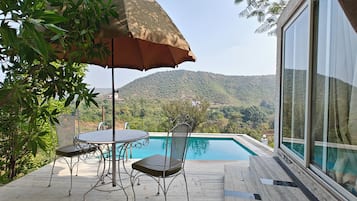 Premium Cottage, Private Bathroom, Hill View | Egyptian cotton sheets, premium bedding, down duvets
