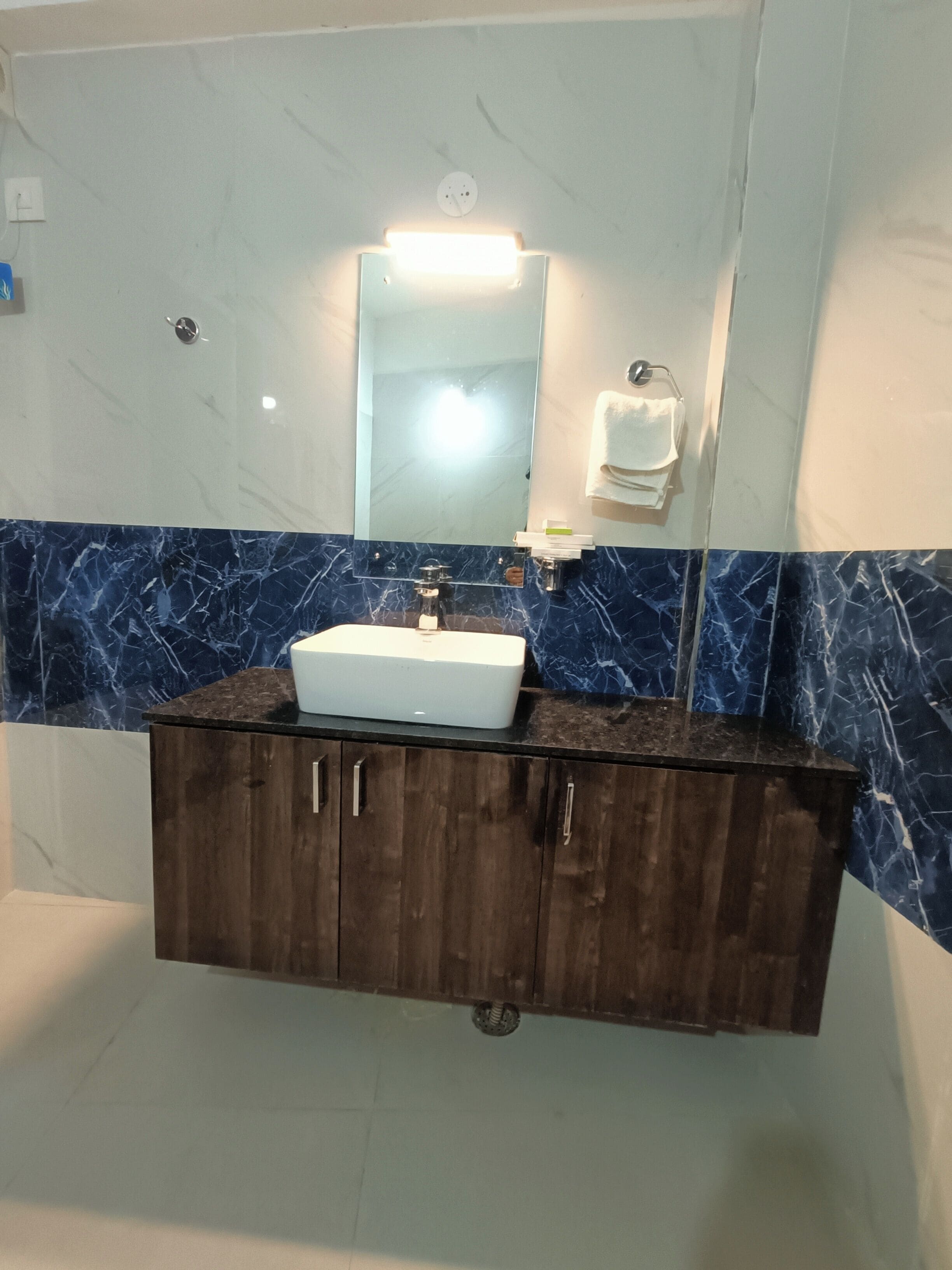 Chambre Double Deluxe, 1 très grand lit, patio, vue jardin | Salle de bain