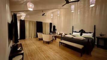 Luxury Room, 1 King Bed with Sofa bed, Hill View | Egyptian cotton sheets, premium bedding, down comforters