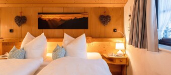 Apartamento 'Nr. 2 Karwendel' con vistas a la montaña, balcón y Wi-Fi