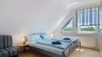 2 bedrooms, iron/ironing board, free WiFi, bed sheets